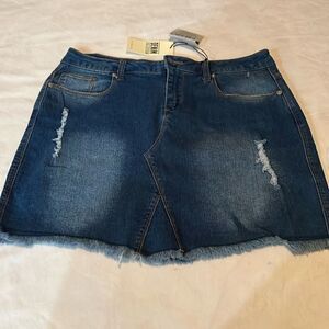 Love Tree Blue Denim Mini Skirt Size Large Distressed Fringe Hem 5 Pockets New